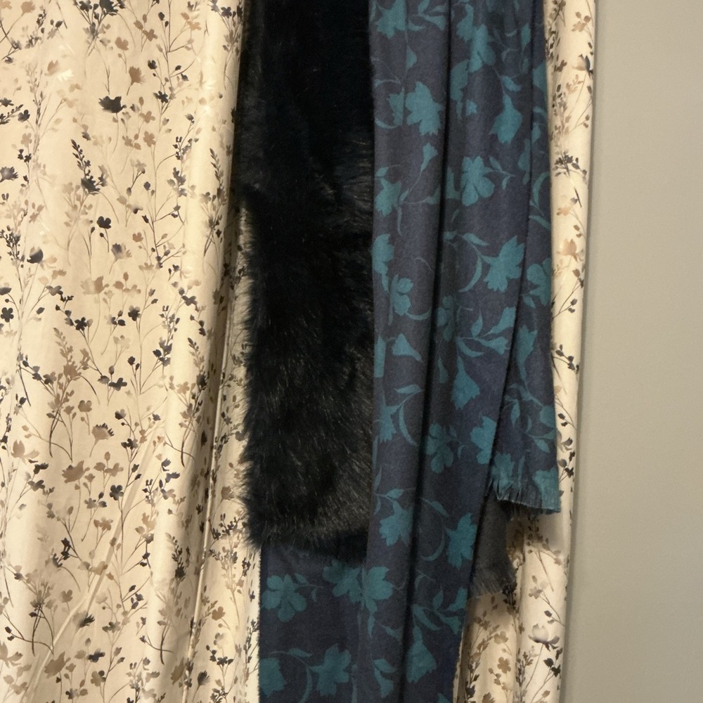 Laundry By Shelli Segal Navy & Teal Floral Wrap Cape with Blue Fur Collar - Picture 6 of 7